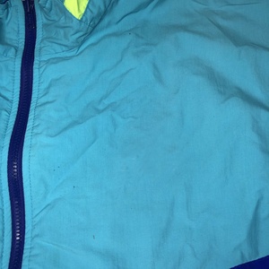 Veste coupe-vent de course légère pour homme, personnalisée, à blocs de couleur, imperméable, avec décoration en cuir et fourrure, col à capuche, option taille plus - Product Image 4