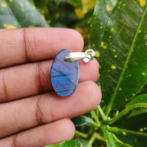 Excellent pendentif de fiançailles en Labradorite bleue naturelle de qualité supérieure Style vintage en argent sterling plaqué or percé taille 20x12x5 - Product Image 2