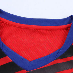 Uniformes de Fútbol para Equipos Deportivos a Precio Económico, Diseño de Logotipo Personalizado, Uniformes de Fútbol en Oferta con Servicio OEM - Product Image 2