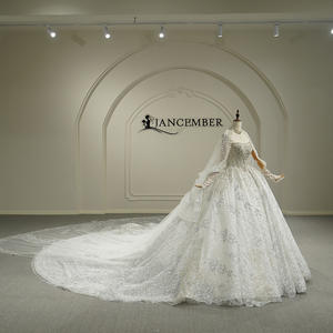 Robe de mariée moderne GT26061 à col bateau, ornée de sequins et de perles, avec traîne chapelle et dentelle florale - Product Image 2