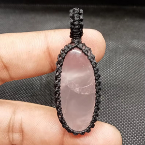 Colgante de Piedra Preciosa de Cuarzo Rosa Natural Pulido a Mano, Colgante de Hilo de Macramé con Cabujones de Joyería de Moda - Product Image 4