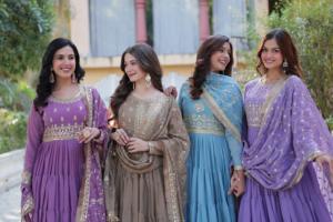 ชุดเดรสทอร์เจียและชุดเดรสพิมพ์ลายดาวปักเลื่อมสวยงามมีสไตล์ - Product Image 5