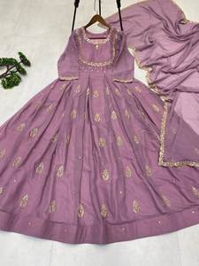 Collection de costumes de créateurs lourds Pure Georgette Heavy Sequence Embroidery Work Gown & Sequence Embroidery Work On Border Dupatta - Product Image 4