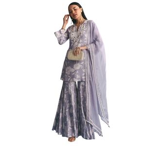 Costume Kurta Sharara en mousseline mauve à imprimé floral avec broderie Moti pour femme, fête de mariage indienne et tenue de fête - Product Image 1