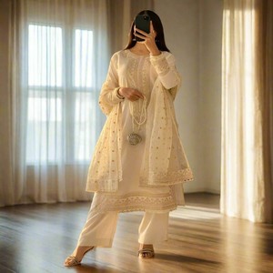 Conjunto de Top, Pantalón y Dupatta de Seda Chanderi Suave y Pesada VASTRA COTTAGE para Mujer, Bordado con Lentejuelas, Listo para Usar, Ropa Festiva - Product Image 5