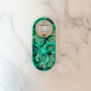 Elegante abridor de botellas de resina y metal con mango texturizado para un mejor agarre e impresión duradera en los invitados a la fiesta - Product Image 6