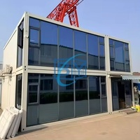 Maison modulaire préfabriquée à 2 étages avec fenêtres en verre, balcon, construction en acier moderne, appartement, hébergement
