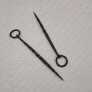 Poinçon d'épine à manger torsadé forgé à la main forgé à la main avec une aiguille à garniture ou une aiguille à anneau en fer TT-5188 en fer - Product Image 2