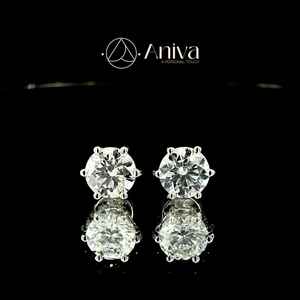 Boucles d'oreilles solitaire en or blanc 14 carats avec diamants de laboratoire pour femmes, parfaites pour un usage quotidien, des fiançailles ou un mariage - Product Image 1