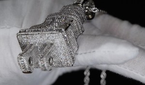 จี้เงินแท้ 925 รูปกางเขน สไตล์ฮิปฮอป ประดับเพชรโมอิสซาไนต์ ดีไซน์แฟชั่นสตรีทสุดเท่  จี้ห้อยคอแบบสั่งทำพิเศษ - Product Image 4