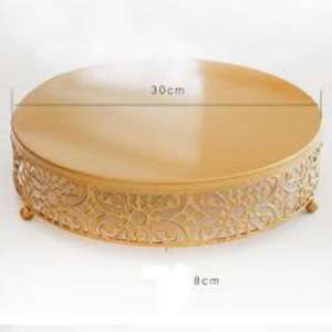 Soporte de pastel dorado atemporal con marco de metal resistente y detalles de bordes decorativos para grandes celebraciones de bodas - Product Image 3