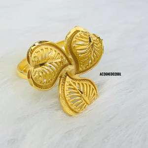 Collier court plaqué or Bijoux fantaisie - Product Image 3