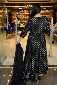 Ensembles de vêtements ethniques élégants et tendance en coton, style indien et pakistanais traditionnel, col en V, manches longues, longueur genou, avec sequins - Product Image 4