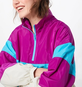 Chaqueta cortavientos de poliéster para mujer, estilo urbano, al por mayor, personalizada, con media cremallera, informal, con bloques de color, de nailon, tipo jersey. - Product Image 4