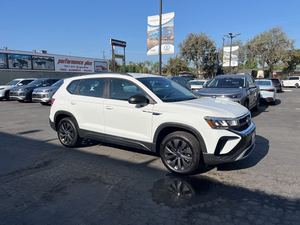 Usado 2024 Volkswagen Taos S AWD - Product Image 2