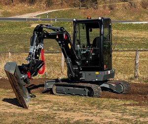 Pour mini-excavatrice KX033-4 de 3 tonnes, capacité de la benne de 0,12 m³, moteur, boîte de vitesses, pompe, roulement à vendre - Product Image 1