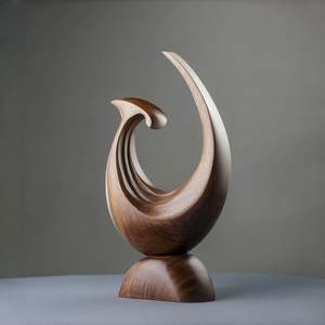 Sculpture de table en bois moderne artisanale avec des détails fins pour une décoration intérieure élégante - Product Image 6