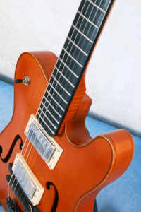 Guitare <span class=keywords><strong>Telecaster</strong></span> artisanale à corps creux, table en érable massif sculptée, dos et ailes en érable flammé, touche en ébène, 6 cordes - Product Image 3