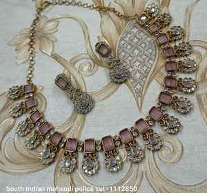 ENSEMBLE DE BIJOUX INDIENS TRADITIONNELS ET À LA MODE EN CUIVRE ENSEMBLE DE BIJOUX DE MARIAGE POUR FEMMES BOUCLES D'OREILLES ET COLLIER - Product Image 1