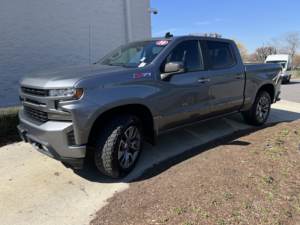 Chevrolet Silverado 1500 RST V8 5.3L 4WD d'occasion propre 2020 - Product Image 3