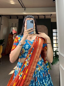 Excellente Qualité Style Moderne À La Mode Vêtements Tussar Soie Lehenga Choli & Dupatta Patola Imprimer Avec Feuille Travail À Vendre - Product Image 2