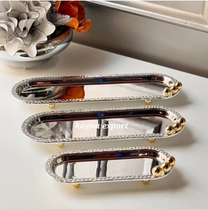 Ensemble de 2 plateaux de service mobiles en métal artisanal moderne de luxe, design martelé, poignée en forme de branche dorée, pour le ramadan et les mariages, pour servir des collations - Product Image 6