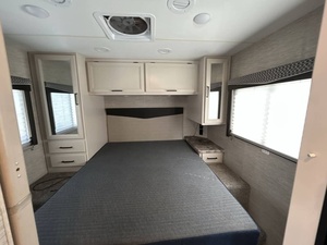 Autocaravana Usada Th_or Cha_té 28Z 2023 para Camping - Product Image 2