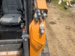 Minicargadora compacta TR270 2017 con motor de rendimiento todo terreno y componentes de núcleo de bomba - Product Image 2