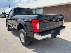 Ford F-350 Super Duty XLT 2022 Certificado Limpio - Product Image 2