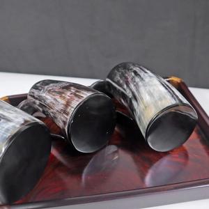 Taza de cuerno para beber tallada vikinga personalizada hecha a mano altamente pulida para vino y cerveza hecha con cuerno natural de la India - Product Image 5