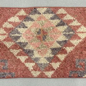 Petit tapis turc 1,3x3,3 pi (40x100 cm), tapis persan en laine rouge vintage - Product Image 3