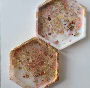 Plateaux en résine durables et polyvalents Matériau durable et décoratif pouvant être moulé dans diverses formes et conceptions - Product Image 4