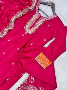 Dernier design de haut de gamme en soie chinon brodé de sequins et de fils avec bordure en dentelle, haut avec pantalon et dupatta pour les occasions de mariage - Product Image 2