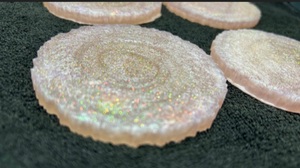 ชุดแผ่นรองแก้วทำจากเรซินสุดสร้างสรรค์แผ่นรองแก้วบนรถลายตารางสุดสร้างสรรค์ทำด้วยมือวัสดุไม้ก๊อกปรับแต่งได้ - Product Image 4