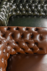 Sofá Chesterfield de Lujo de 3 Plazas Hecho a Mano con Capitoné en Cuero Tradicional para Sala de Estar Ecológico para Villa y Apartamento - Product Image 3