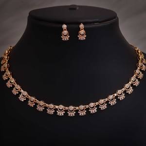 Ensemble collier et boucles d'oreilles pour femme plaqué or élégant, alliage et zircon, tendance pour les mariages, les fêtes et les cadeaux - Product Image 1