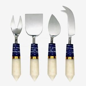 Épandeur à fromage plaqué argent avec manche rond en marbre blanc, couteau à beurre et trancheuse - Product Image 1