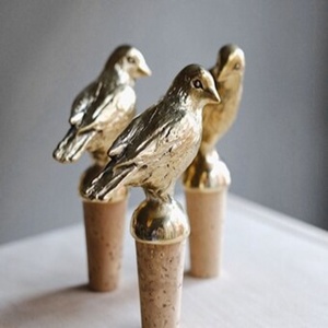 H.M.A Artesanía Elegante Metal Top Tapón para botella de vino Base de corcho única para Bar y regalos - Product Image 1