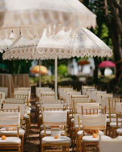 Guirlandes de fleurs de souci artificielles sur le thème jaune avec de grands parapluies et autres objets décoratifs pour la décoration de mariage indien - Product Image 3