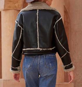 Chaquetas de Mujer de Cuero de Invierno de Lujo con Acabado Negro, Chaquetas Largas Transpirables al por Mayor con Ribete de Piel Beige y Forro Cálido - Product Image 2