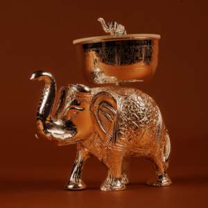 Elefante Decorativo Oriental Hecho a Mano con Baño de Plata Alemana y Diseño Tallado con Cuenco - Product Image 1