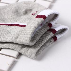 Chaussettes de sport légères évacuant l'humidité pour hommes et femmes parfaites pour le fitness et l'entraînement avec thermique auto-chauffant - Product Image 5