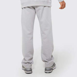 ชุดวอร์มสีเทาอ่อนแบบดิสเทรสสำหรับผู้ชาย เสื้อฮู้ดแบบสวมหัวและกางเกงจ็อกเกอร์ ชุดสตรีทแวร์ขาดๆ สำหรับฤดูหนาว ชุดกีฬาแบบสั่งทำ ขายส่ง - Product Image 6