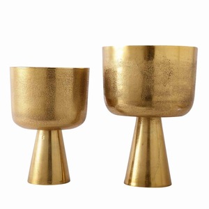 Macetas de metal Pilar, eleva tu espacio con diseños de moda, macetas colgantes para balcón, sala de estar - Product Image 1