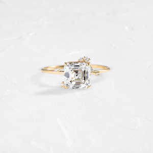 Anillo DE BODA corte Asscher para mujer con moissanita de racimo elegante Categoría de producto única - Product Image 6