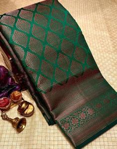 Sarees en soie Lichi de qualité supérieure pour femmes Fournisseur en gros de vêtements ethniques indiens traditionnels en vrac par FashionHarbour - Product Image 2