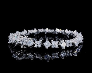 Belle princesse florale et coupe ronde Bracelet de tennis en diamant cultivé en laboratoire Excellente coupe Bijoux personnalisés Meilleur cadeau pour les femmes - Product Image 2