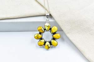 Pendentif en argent sterling turquoise Dahlia miel fait à la main avec chaîne réglable de 18 pouces cadeau de bijoux unique - Product Image 4