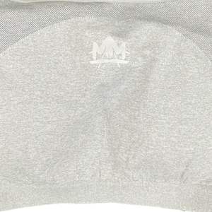 Ensemble de sport deux pièces pour femme : soutien-gorge de sport et short cycliste taille haute, tenue de fitness extensible - Product Image 3