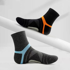 Nouvelle arrivée Chaussettes de football de haute qualité avec logo personnalisé et couleurs contras Chaussettes de sport de football confortables - Product Image 4
